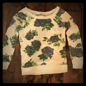 Long sleeve shirt, light sweatshirt.